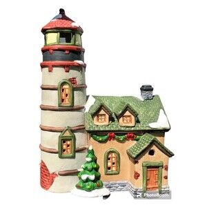 DICKENS KEEPSAKE HERITAGE PORCELAIN LIGHTED HOUSE HAND PAINTED 9 IN X 6.5 IN
